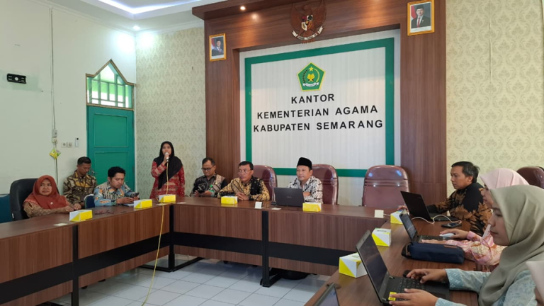Kasubbag TU Kemenag Kab. Semarang, H. Mohamad Solichin, didampingi jajaran kasi dan gara menerima kedatangan Tim Itjen Kemenag RI yang dipimpin oleh Muhammad Rofiq selaku Pengendali Teknis Tim Pemantauan dan Evaluasi dari Itjen Kemenag RI.